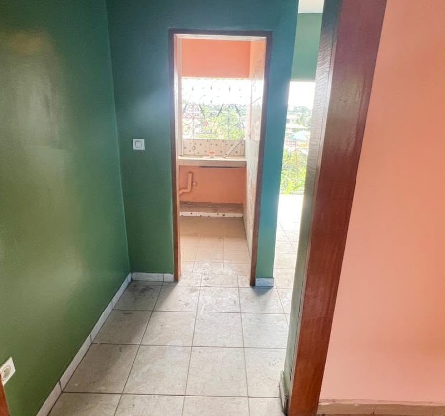 Studio moderne à louer – Douala PK12