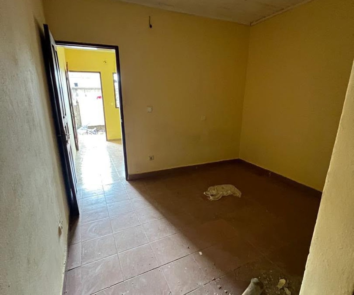 Studio moderne à louer - Biyem-Assi