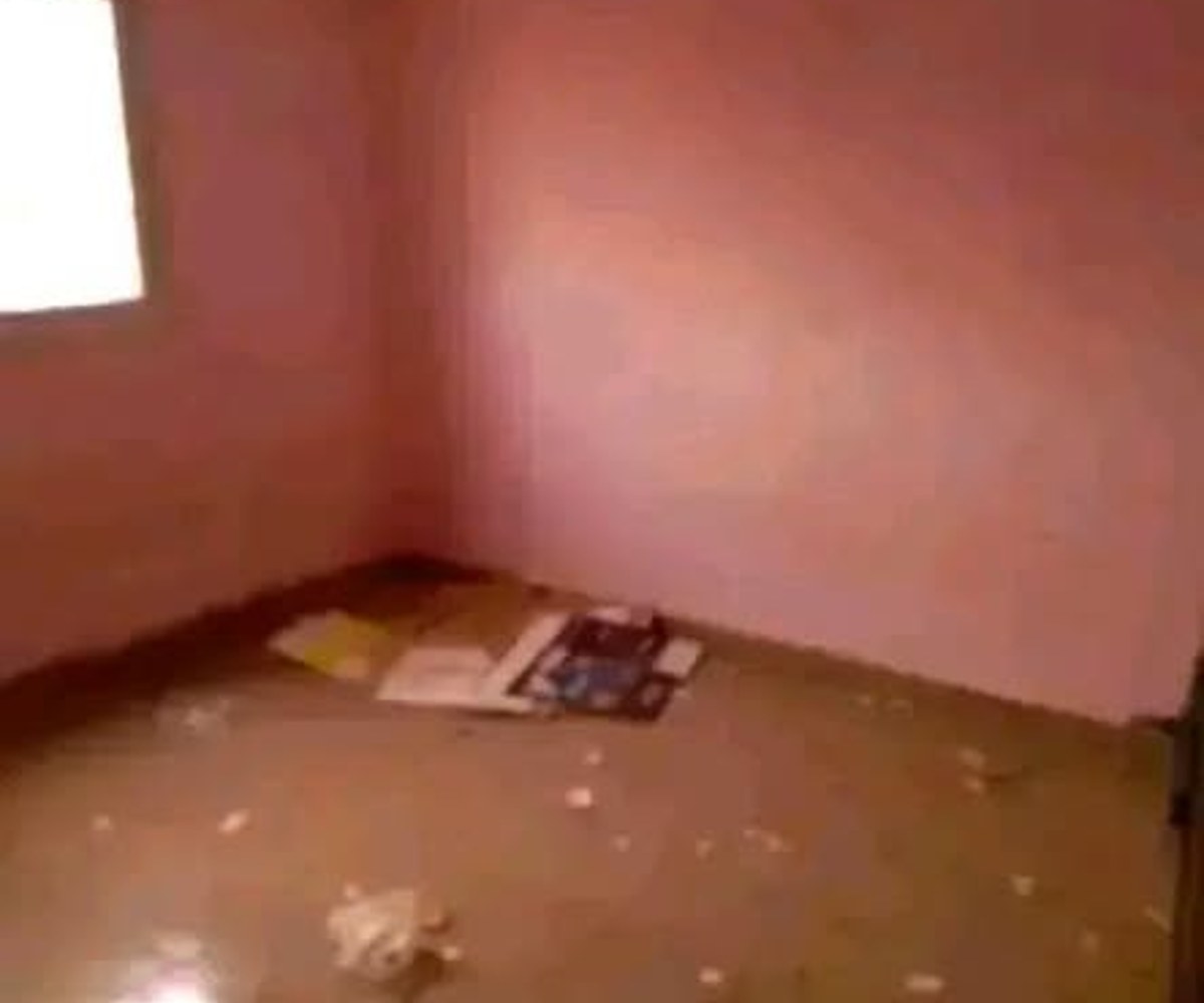 Grande chambre moderne à louer - Nkoabang