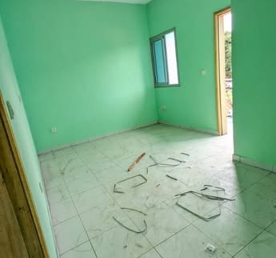 Chambre moderne + douche interne - Nyom Dispensaire Messassi
