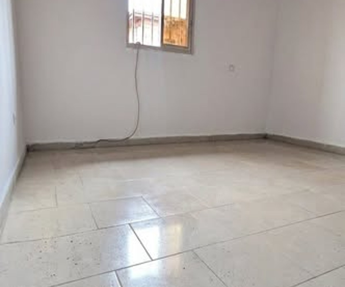 Chambre moderne avec cuisine placard à Makepe Missoké
