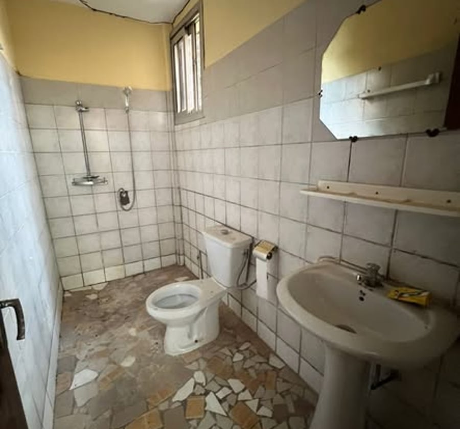 Vaste studio moderne à louer – Ngousso (derrière la chapelle)