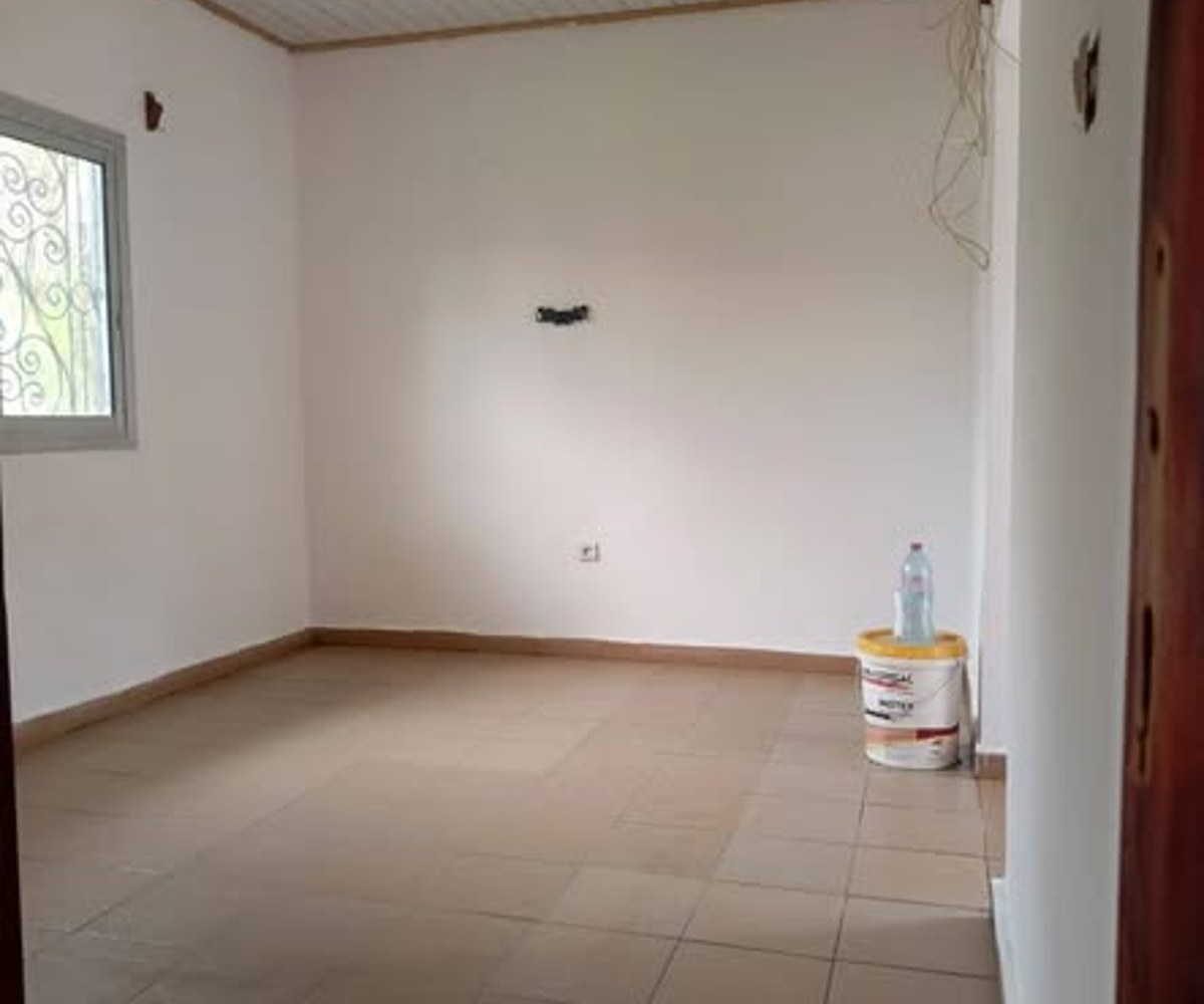 Studio moderne à louer à PK10, Douala