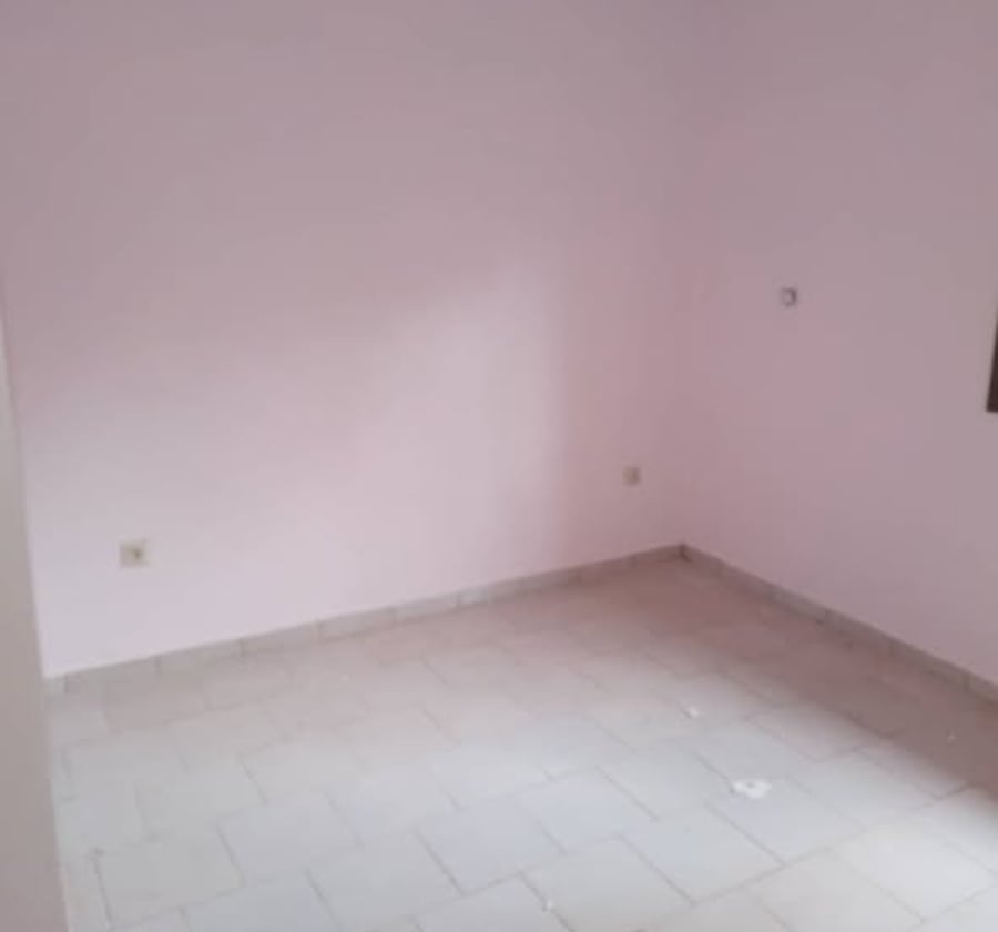 Appartement moderne à louer à Nkolmesseng - 70 000 XAF