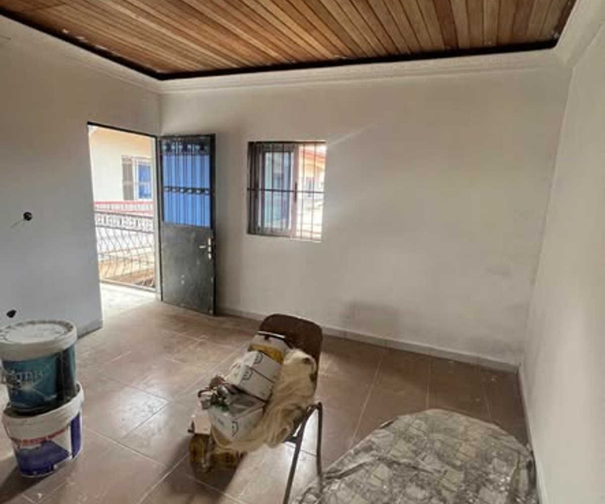 Série de 3 chambres modernes staffées à Nsam, Yaoundé