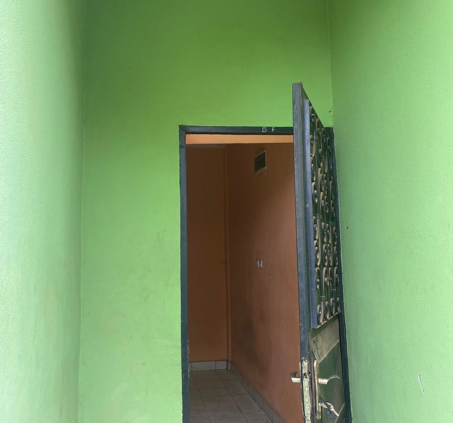 Chambre moderne sécurisée - Carrefour OPEP - 35 000 FCFA/mois