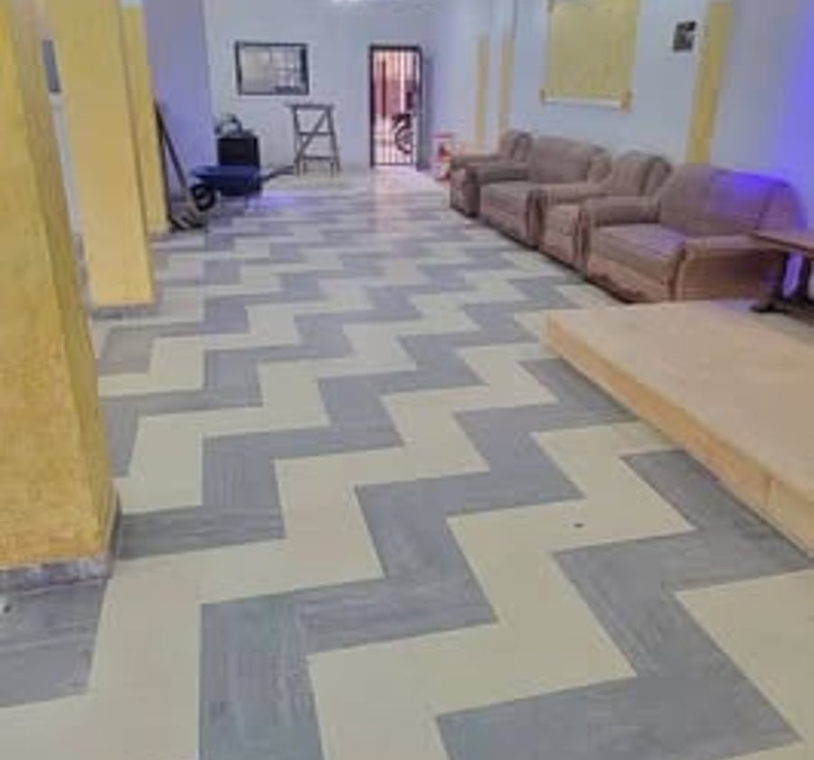 Vaste boutique à louer à Makepe
