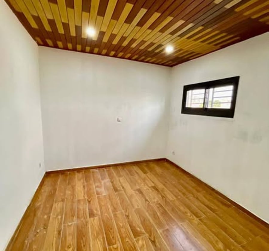 Studio individuel à louer à Odza