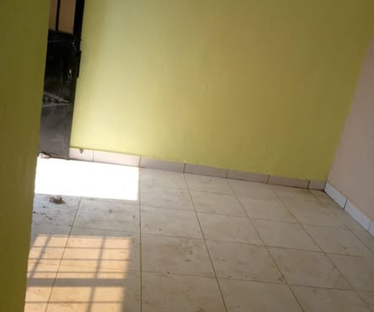 Grande chambre moderne à louer à Kotto - 27 000 XAF/mois