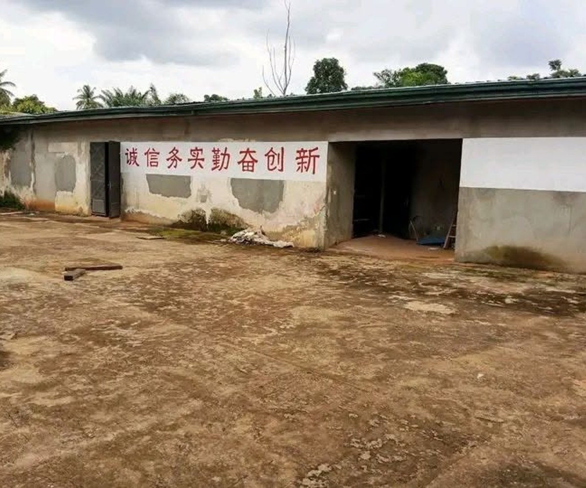 Entrepôt à louer à Yaoundé Emana