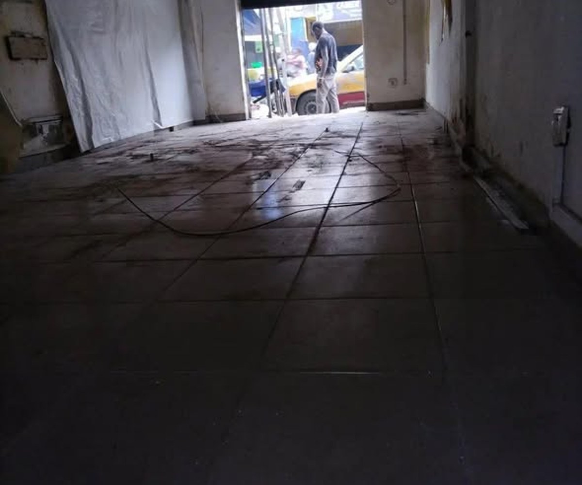 Vaste boutique à louer à Bépanda Tonnerre