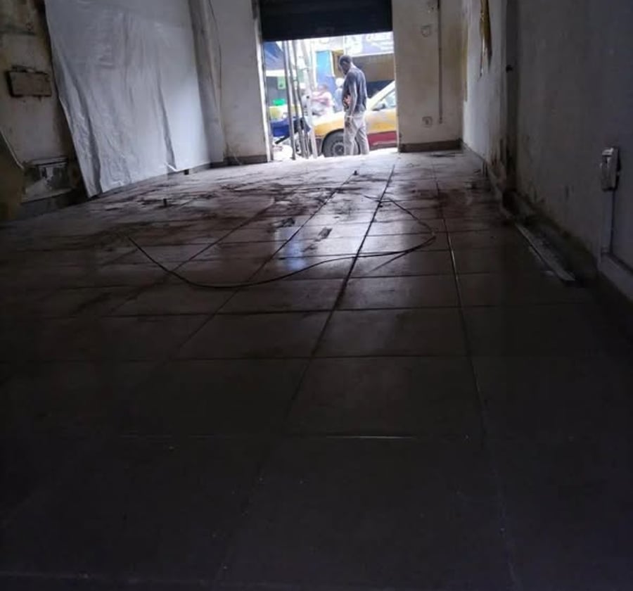 Vaste boutique à louer à Bépanda Tonnerre