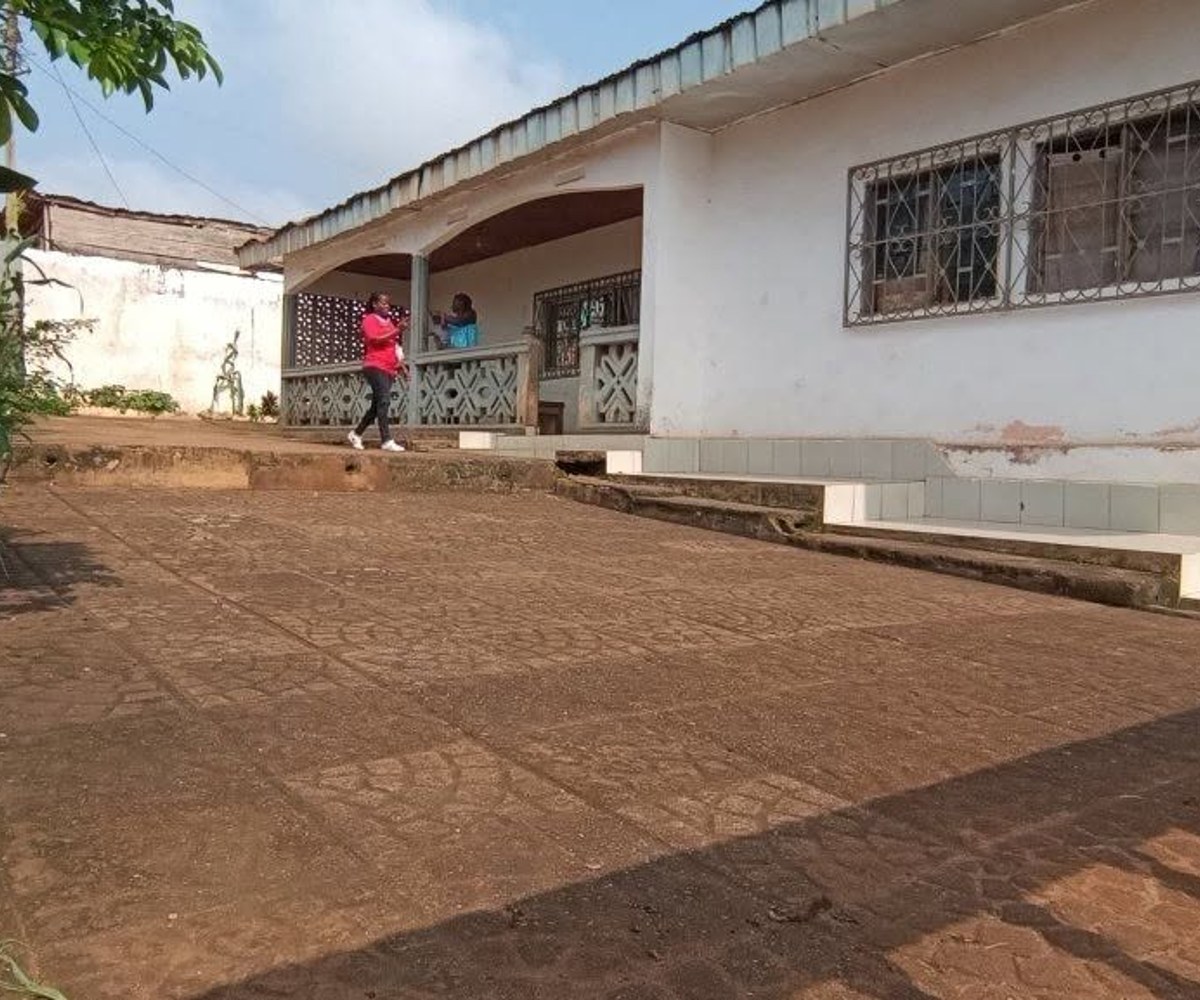 Villa à louer à Nkomo - 7 chambres, 3 douches