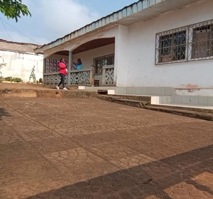 Villa à louer à Nkomo - 7 chambres, 3 douches