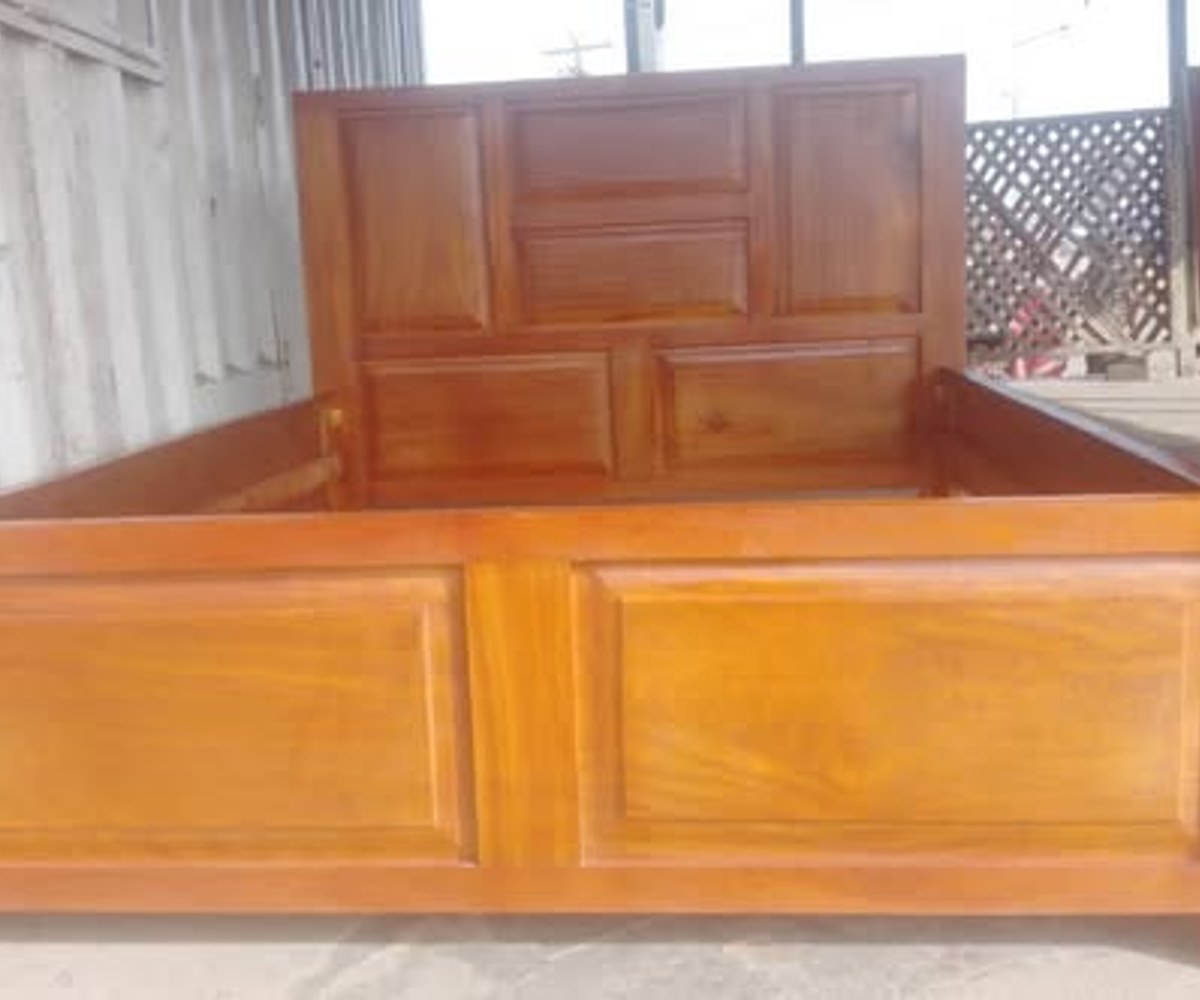 Lit disponible à Ndogpassi, Douala