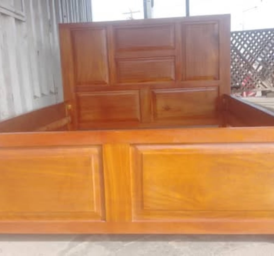 Lit disponible à Ndogpassi, Douala