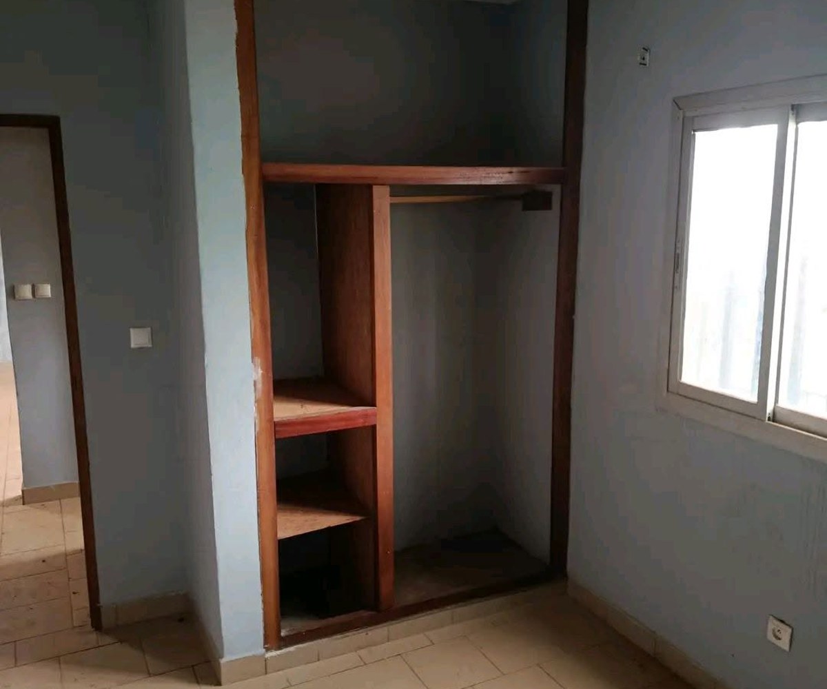 Appartement moderne à louer à Olembe - 70 000 XAF/mois