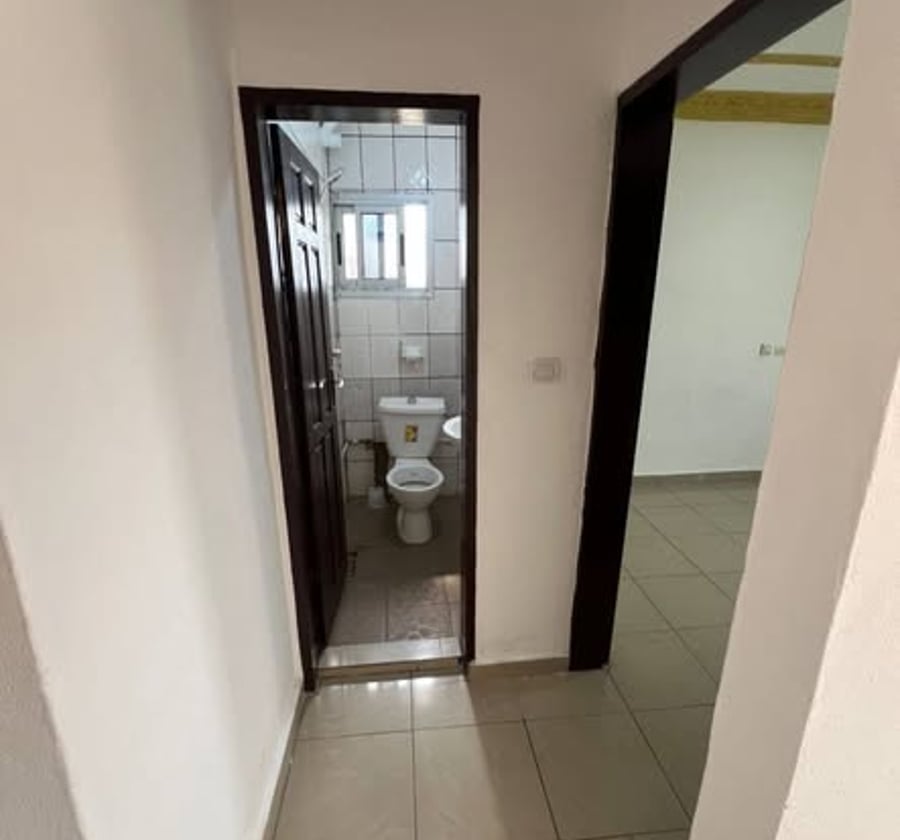 Studio à Kotto, Douala — 1 chambre, 1 salon staffé