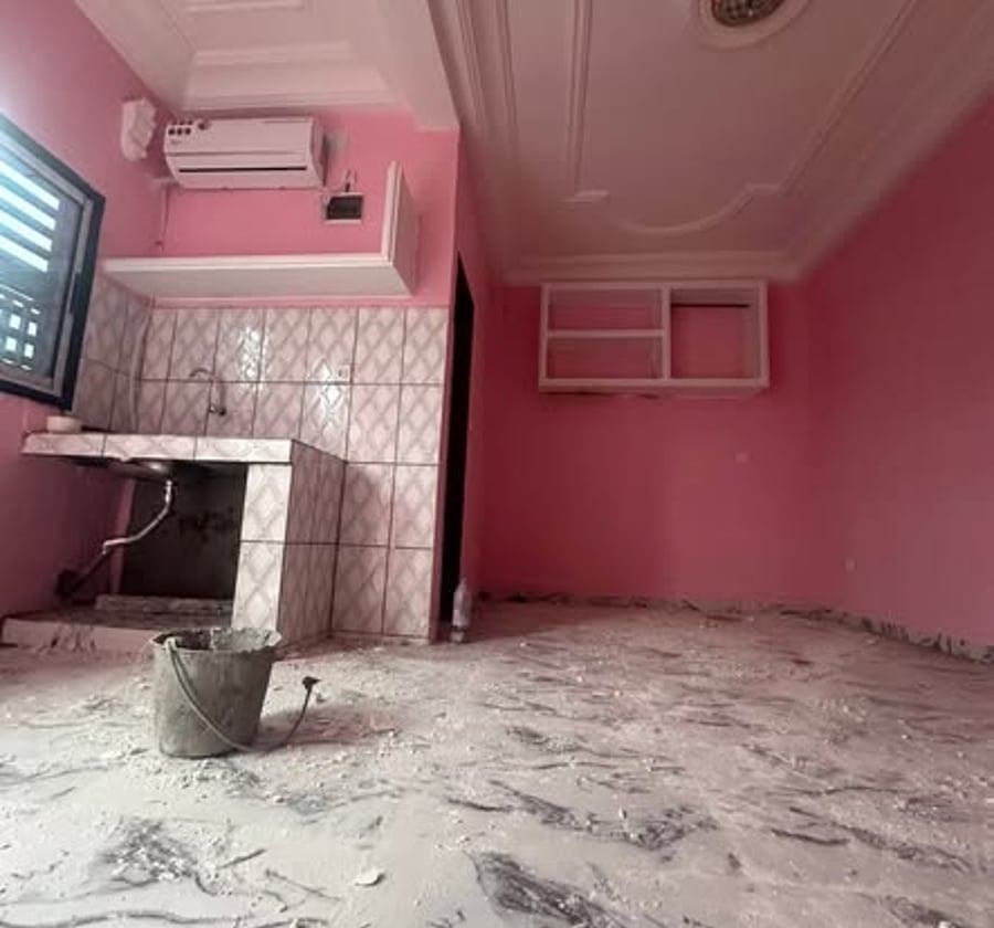 2 chambres modernes climatisées à PK12 Douala