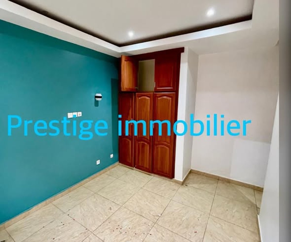 Appartement à louer à Efoulan