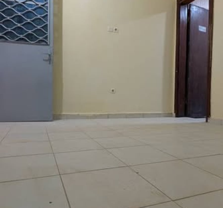 Chambre 3 pièces à Yassa