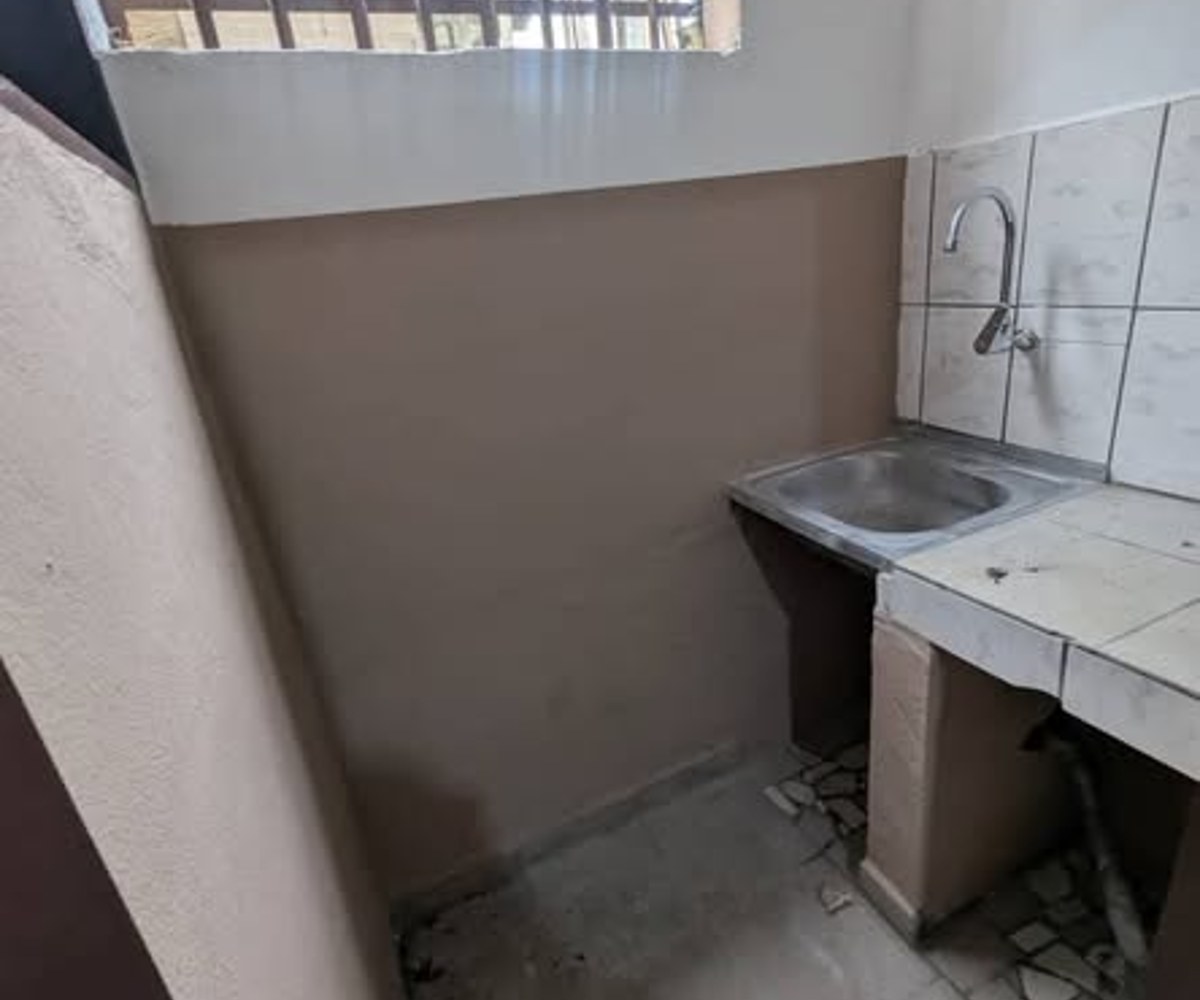 Chambre moderne avec cuisine placard à louer à Ndogbong (Église catholique)