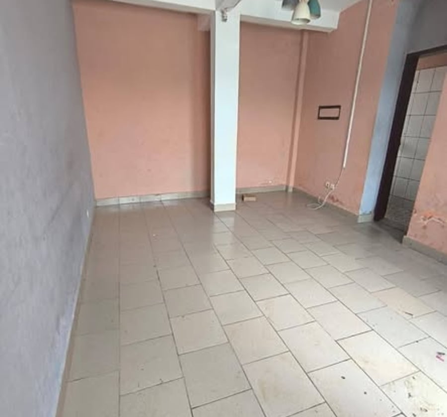 Grand Studio Moderne à Ndogbong Vallée Bifaga