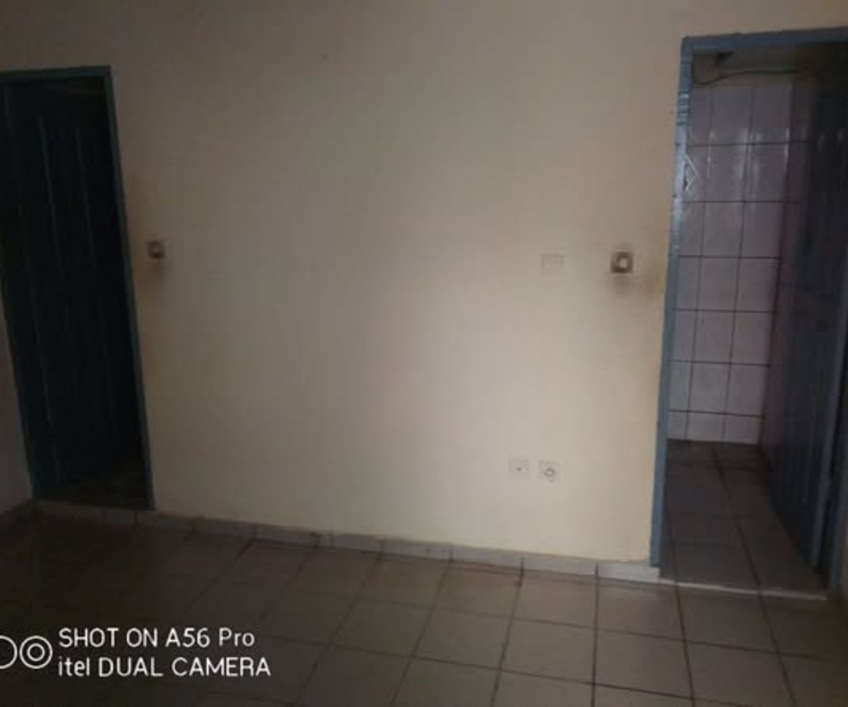Chambre moderne 3 pièces à Logpom - 45 000 XAF/mois