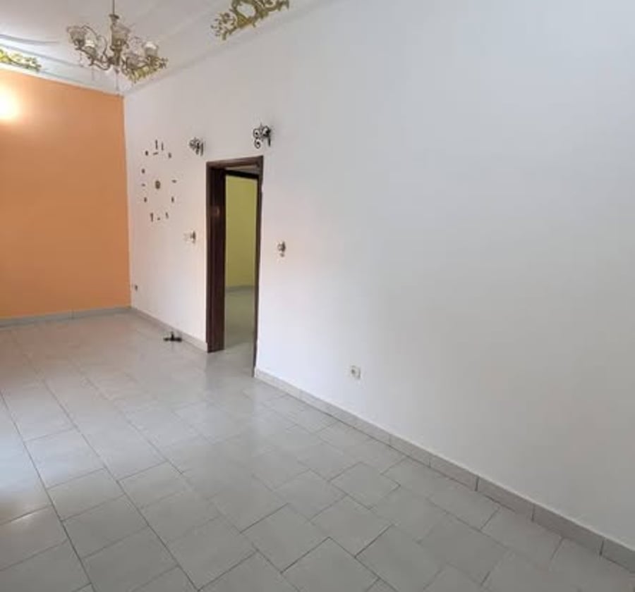 Appartement moderne à louer à Odza Petit Marché