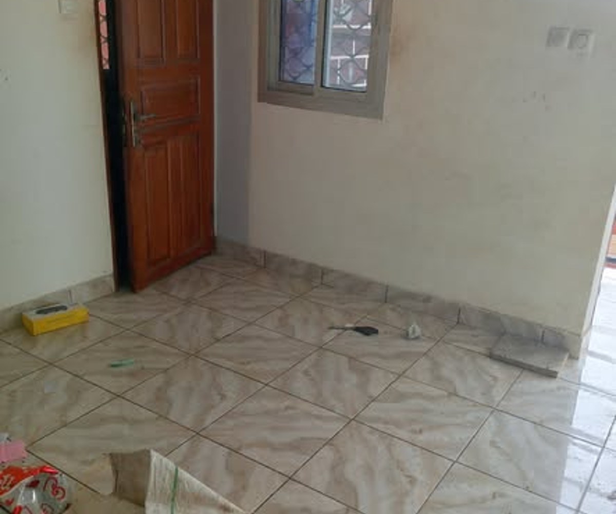 Studio moderne à louer à Logbaba, Douala