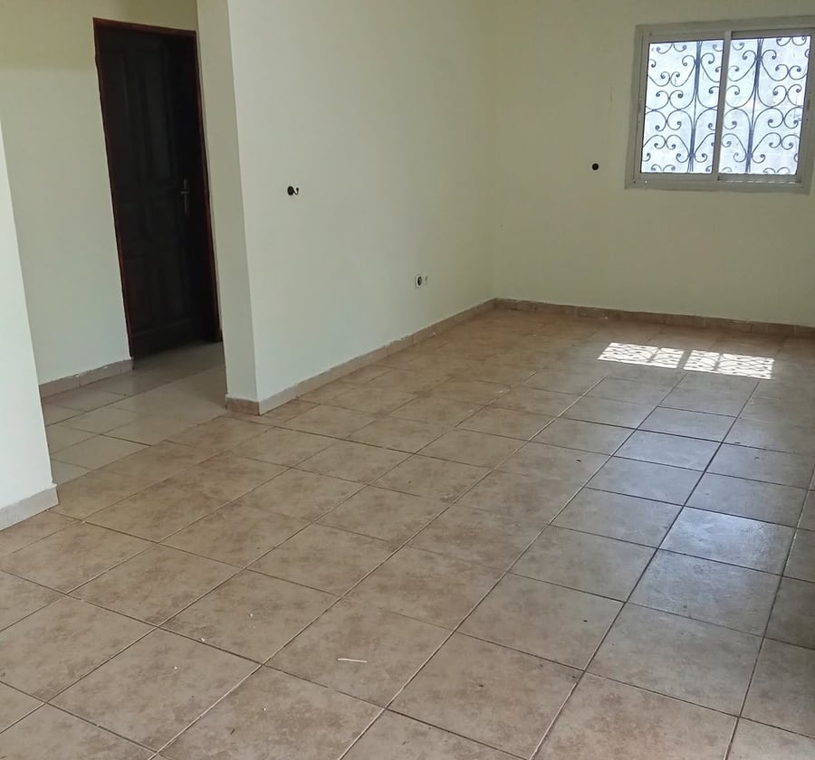 Appartement à louer Damas Petit Génie - 3 chambres, 130 000 XAF/mois