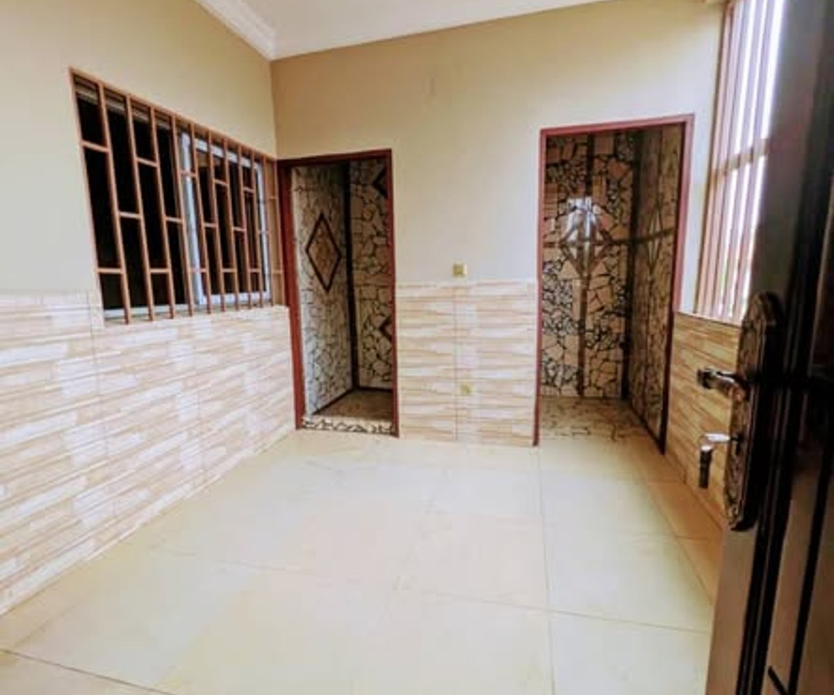 Appartement à louer à Odza (Auberge Bleu)