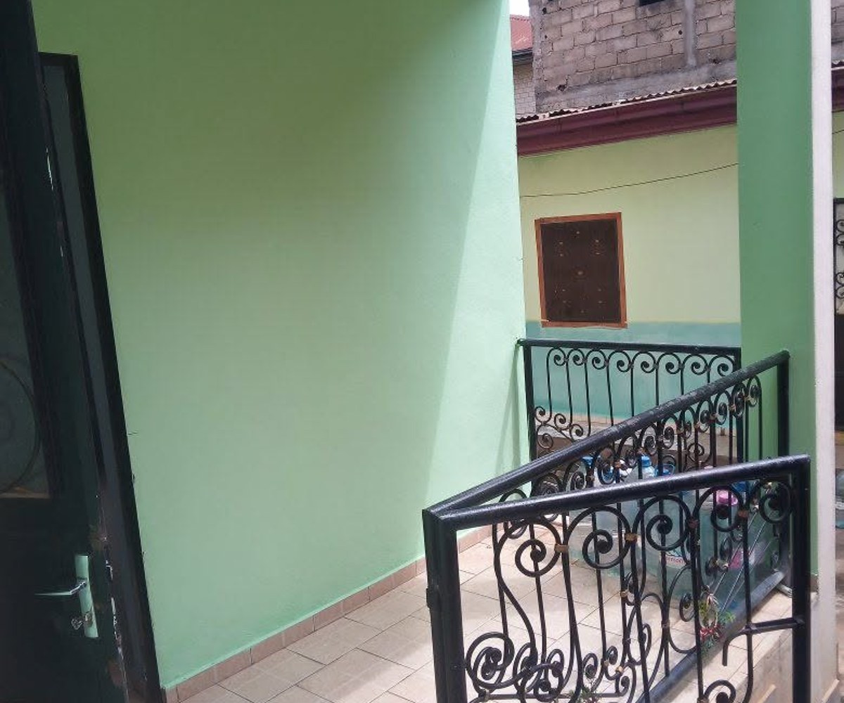 Studio moderne à Nkolanga