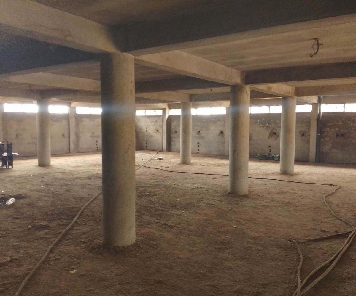 Magasin à louer à Mokolo - Yaoundé - 1000 m²