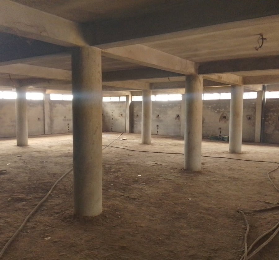 Magasin à louer à Mokolo - Yaoundé - 1000 m²