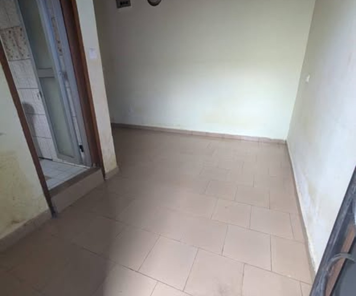 Chambre moderne à louer à Nkolnda – 30 000 FCFA/mois