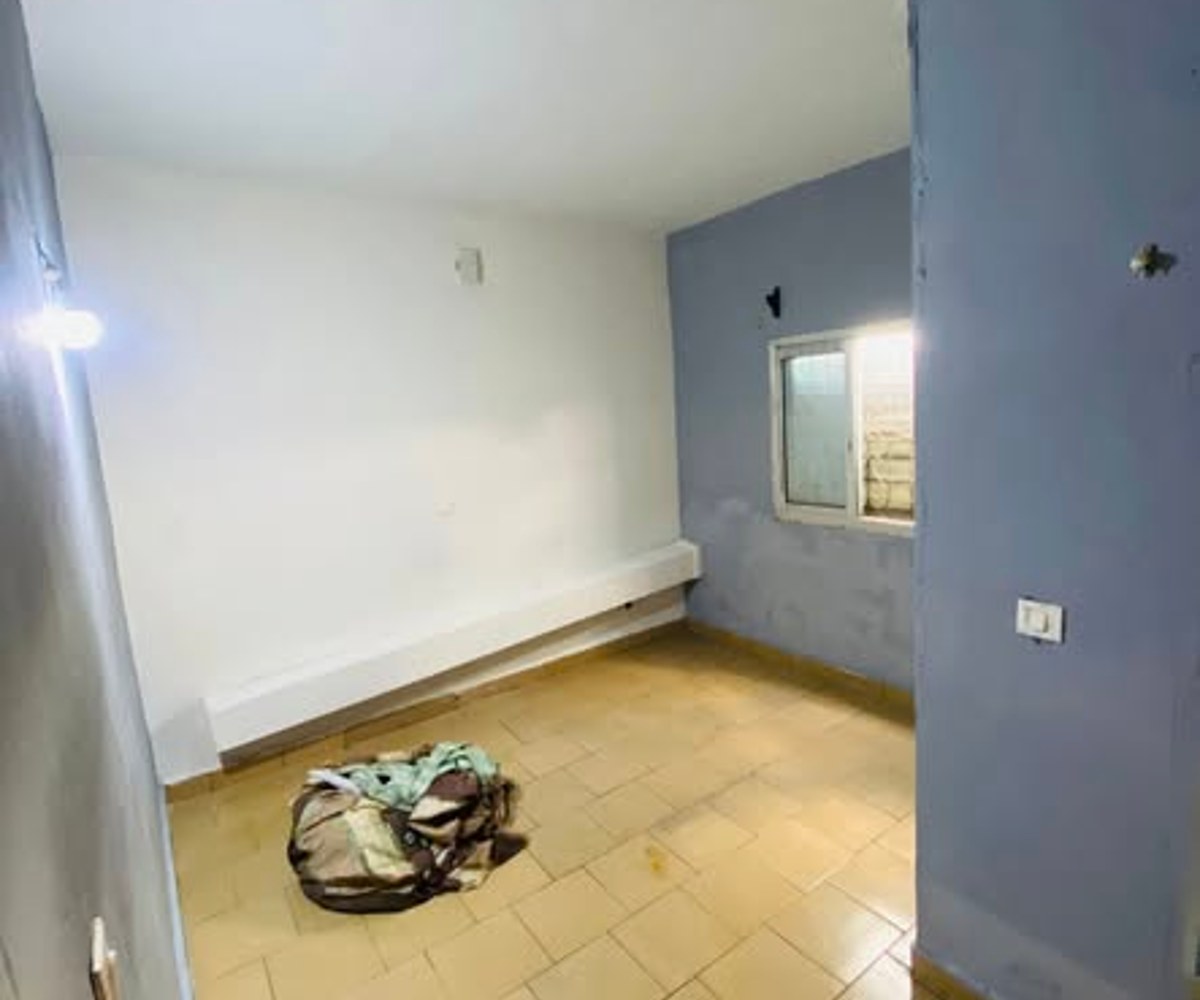 Grande chambre moderne à louer à PK13