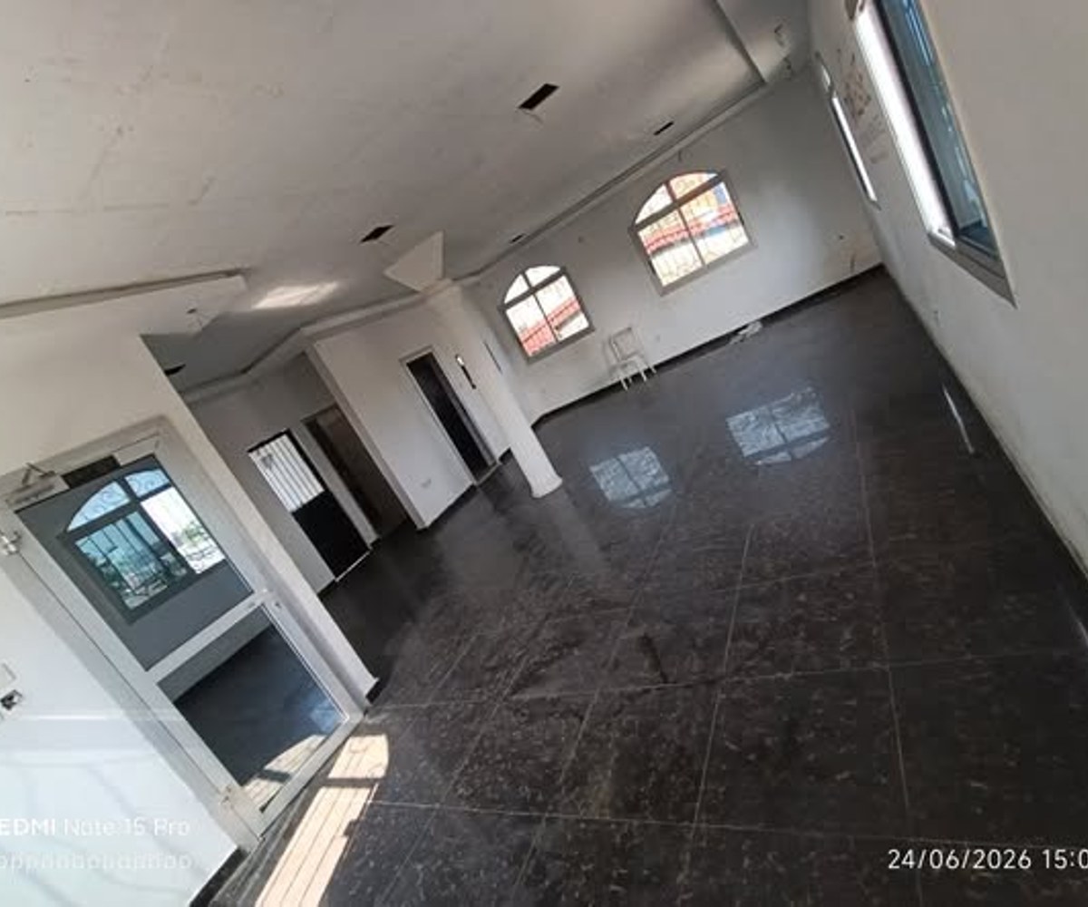 Espace commercial à louer à Bonaberi
