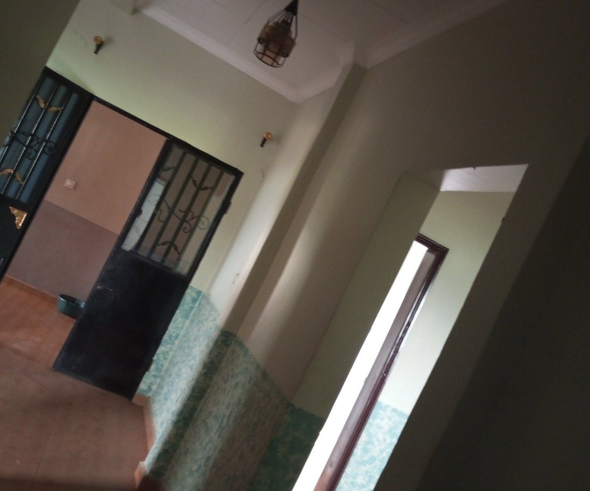Appartement 2 chambres Nkolfoulou - 80 000 XAF/mois