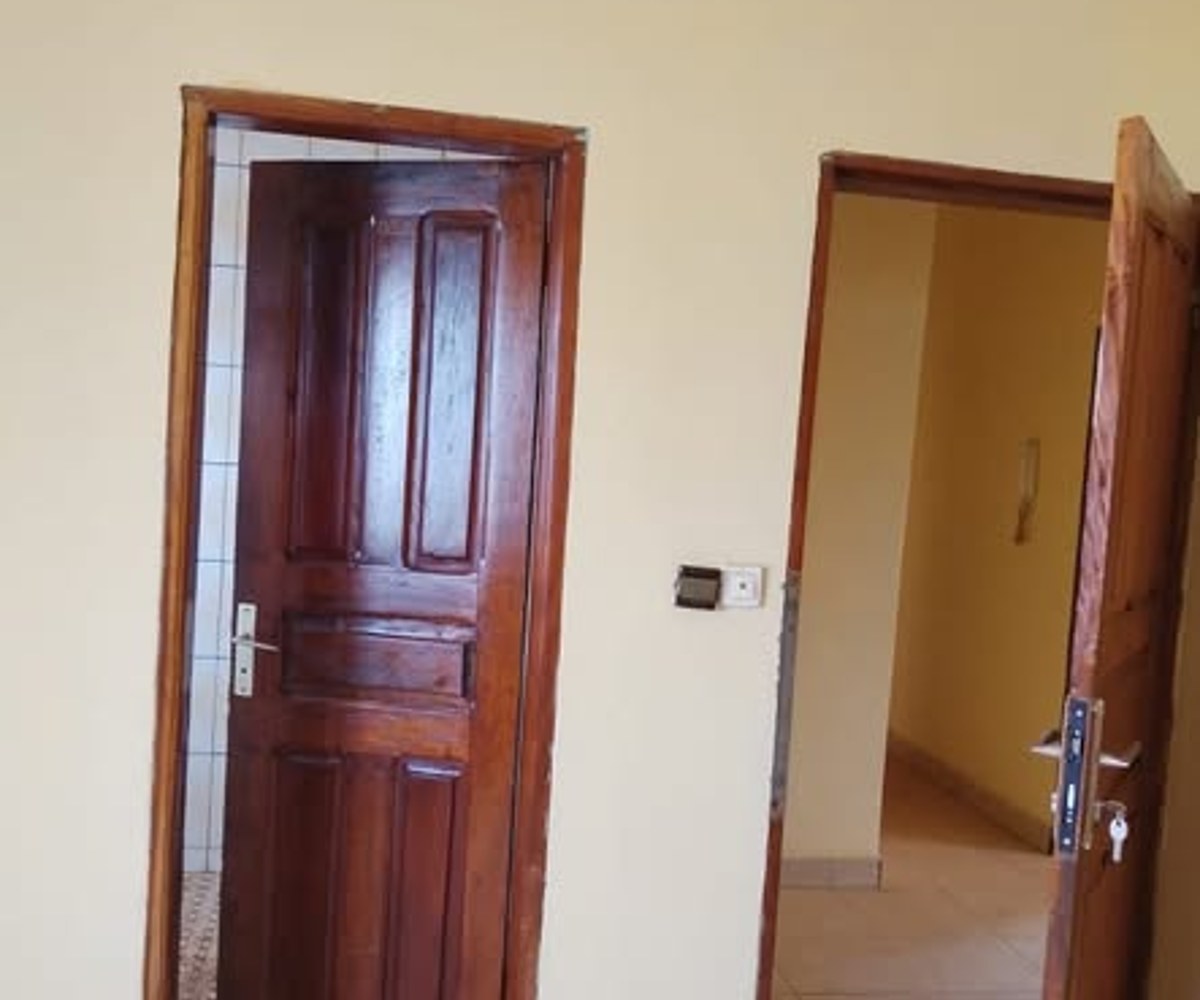 Appartement 3 chambres à louer à Monti, Yaoundé
