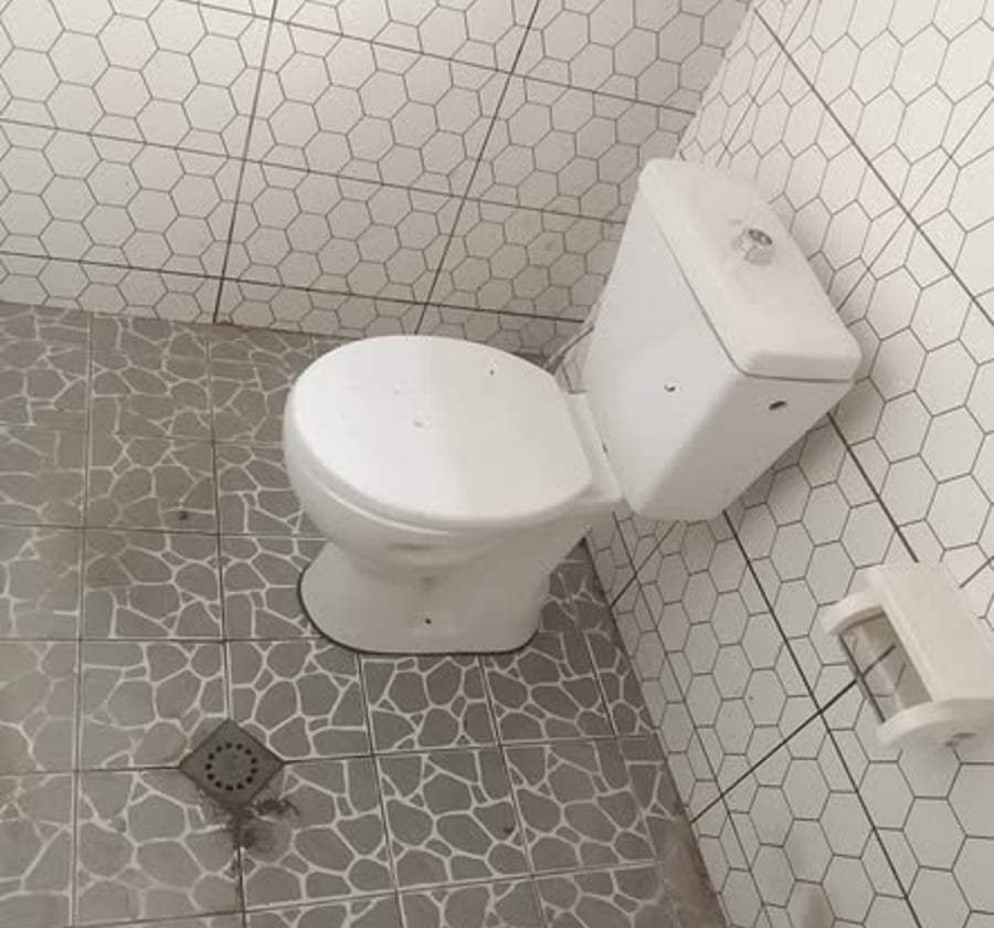 Chambre moderne à Cité des Palmiers, Douala