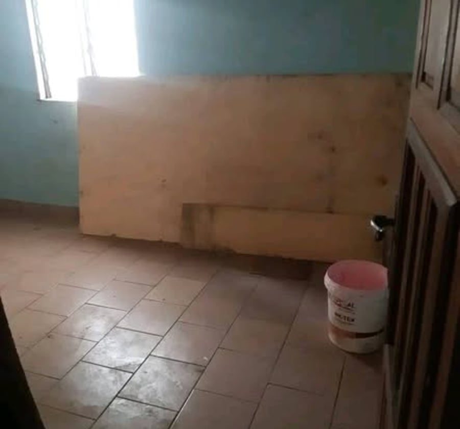 Grande chambre à louer à PK8, Douala
