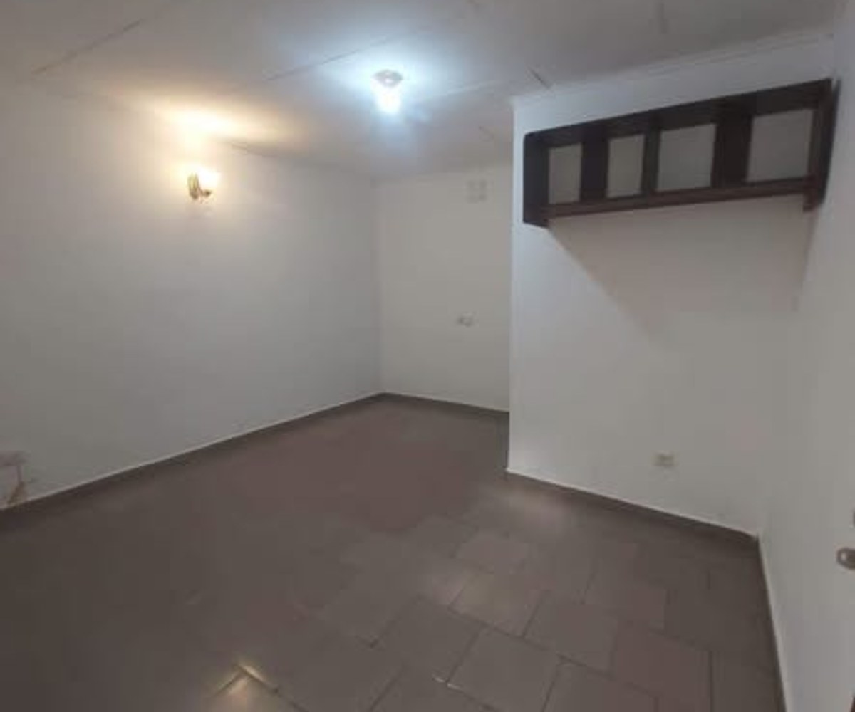 Chambre moderne à louer à Biyem-Assi