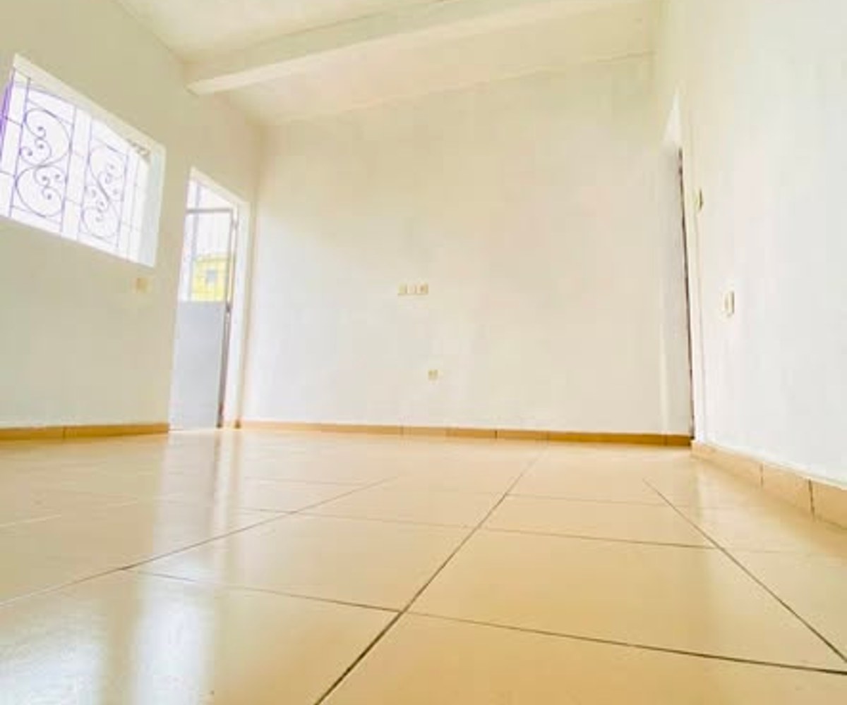 Studio moderne à louer à Village (marché) - Douala