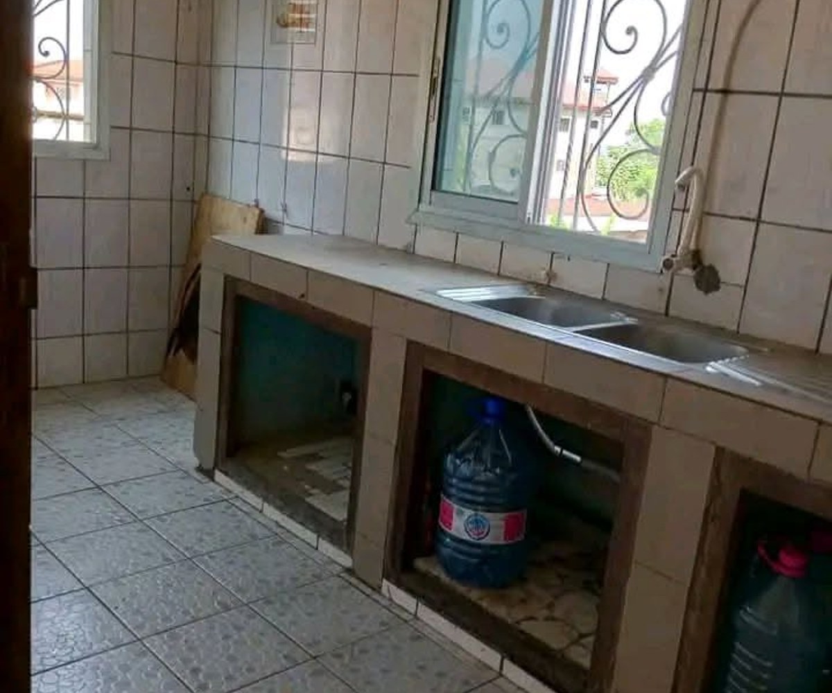 Appartement 2 chambres à Nyalla avec barrière et forage