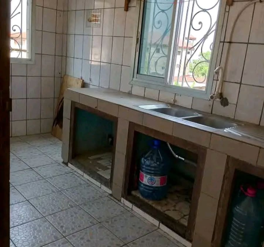 Appartement 2 chambres à Nyalla avec barrière et forage