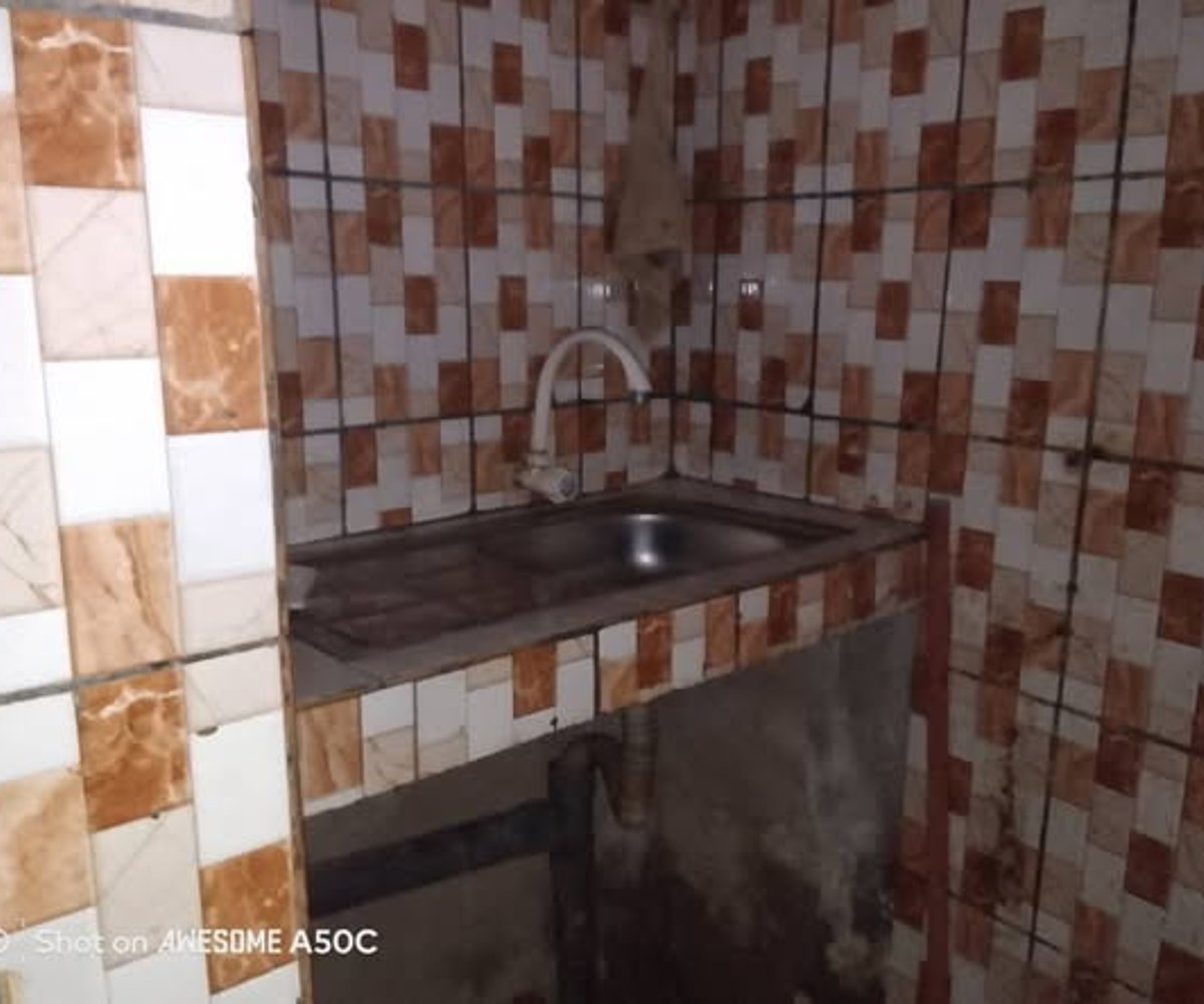 Studio moderne à louer à Logbaba