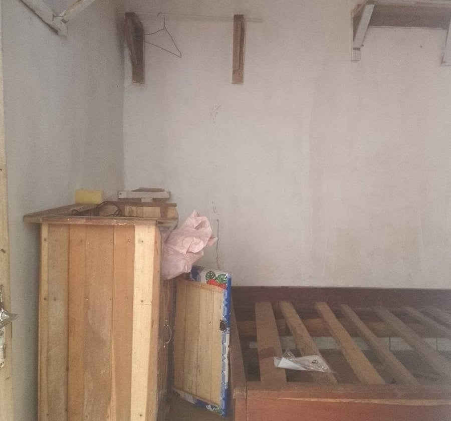 Grande chambre simple à louer - Essomba