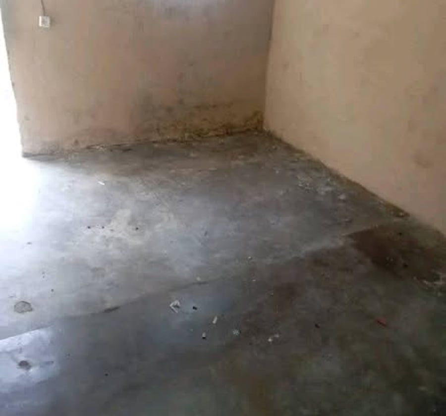 Grande chambre simple à louer - Beedi, Douala