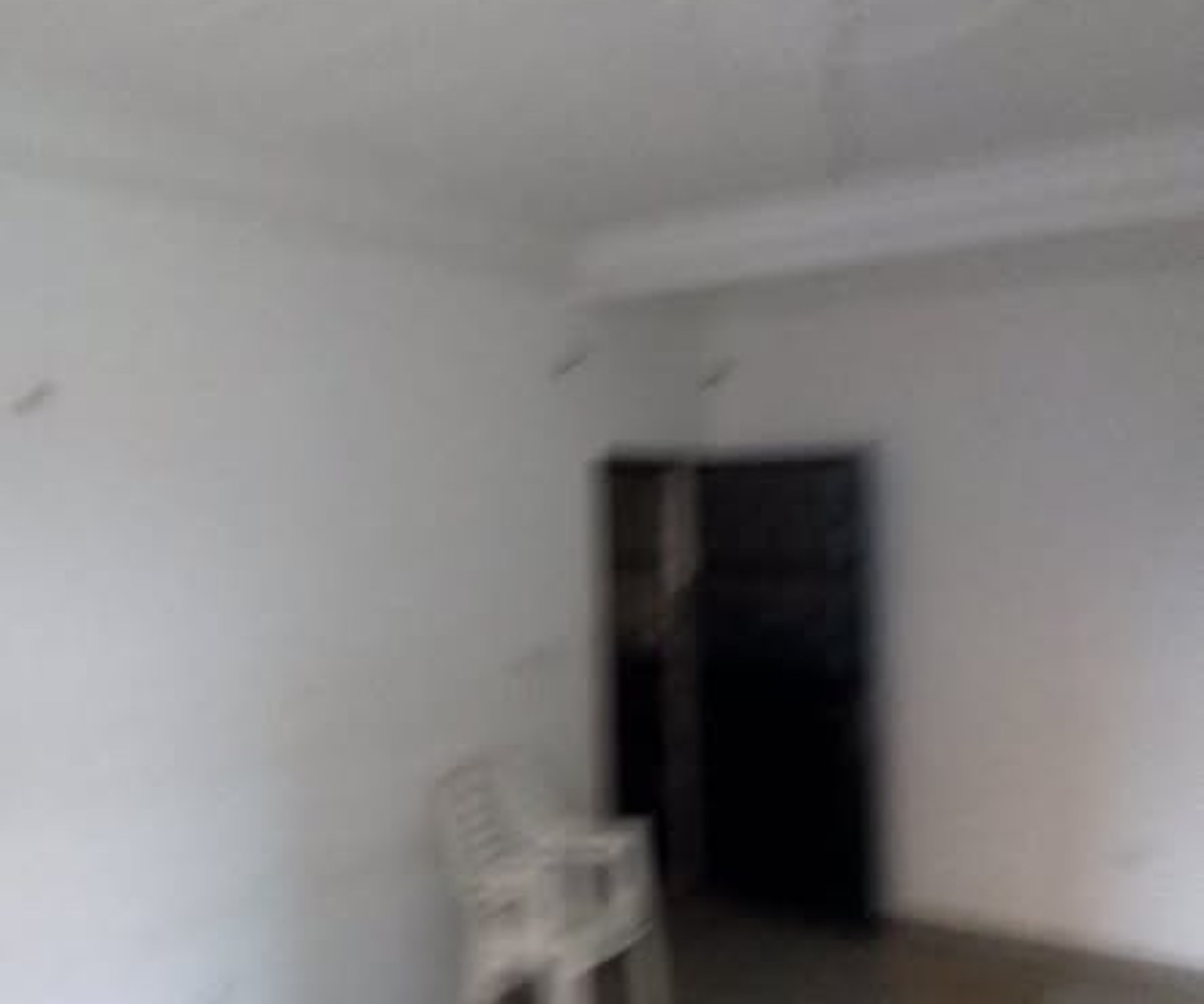 Studio moderne haut standing situé à logbessou à 100f du goudron constitué de 1grande chambre 1grand salon 1 cuisine 2 douches 2 balcons